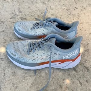Hoka women’s Clifton 8 shoes size 7